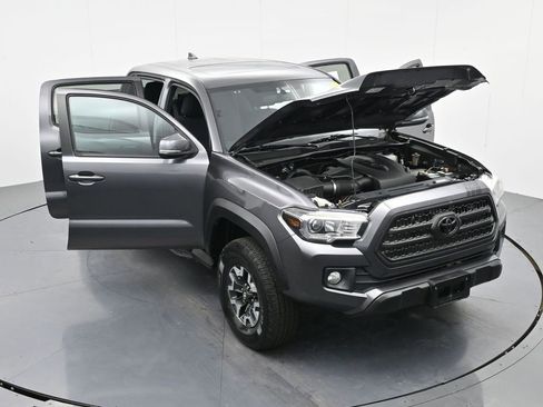 Used 2017 Toyota Tacoma TRD Off-Road image 38