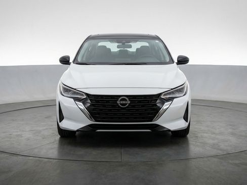 Used 2025 Nissan Sentra SV image 2