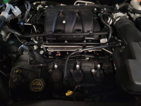 Used 2019 Ford Explorer XLT image 30