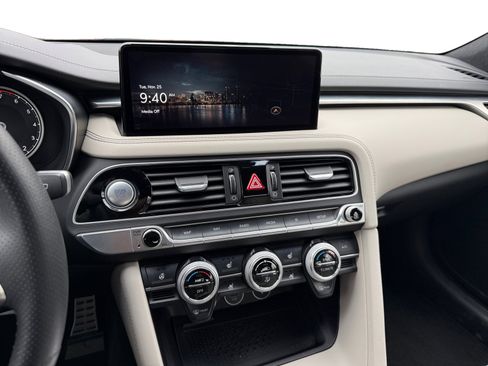 Used 2022 Genesis G70 3.3T image 12