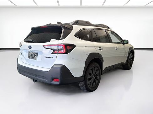 Used 2023 Subaru Outback Onyx Edition AWD/4WD image 4