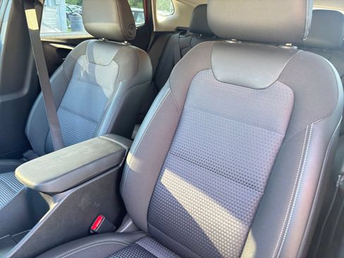 Used 2025 Chevrolet Trax LT w/ LT Convenience Package FWD image 36
