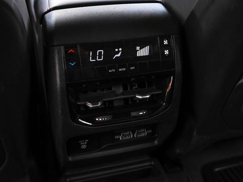 Used 2021 Jeep Grand Cherokee L Laredo w/ Luxury Tech Group I AWD/4WD image 32