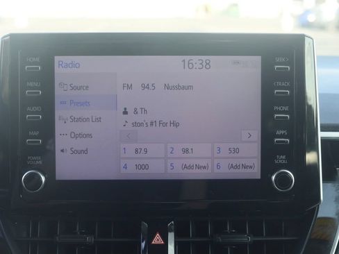 Used 2020 Toyota Corolla LE FWD image 13
