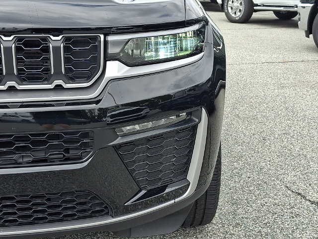Used 2026 Jeep Grand Cherokee Limited AWD/4WD image 9