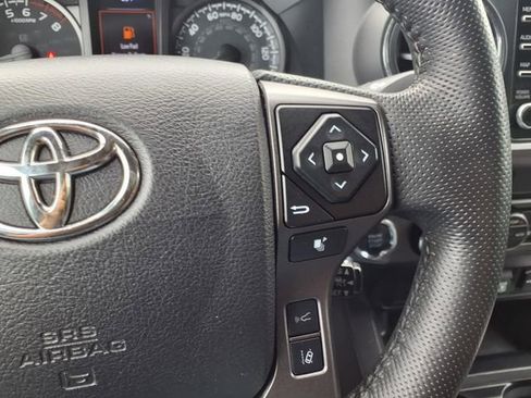 Used 2022 Toyota Tacoma TRD Off-Road AWD/4WD image 21