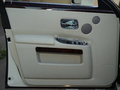 Used 2016 Rolls-Royce Ghost image 22