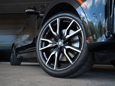 Used 2021 BMW X7 xDrive40i w/ M Sport Package AWD/4WD image 12