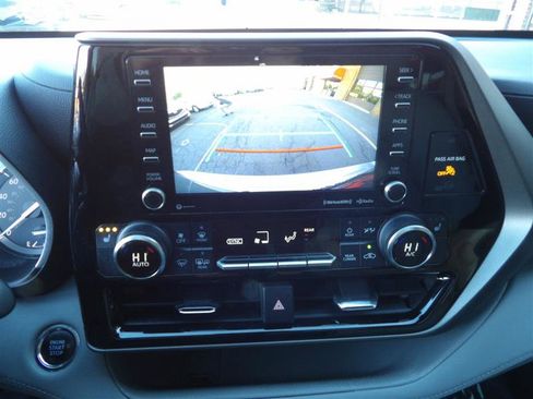 Used 2022 Toyota Highlander XLE image 30