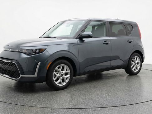 Used 2025 Kia Soul LX w/ LX Technology Package image 3