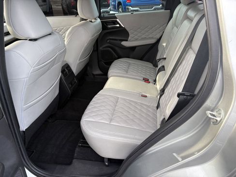 Used 2023 Mitsubishi Outlander SEL image 16