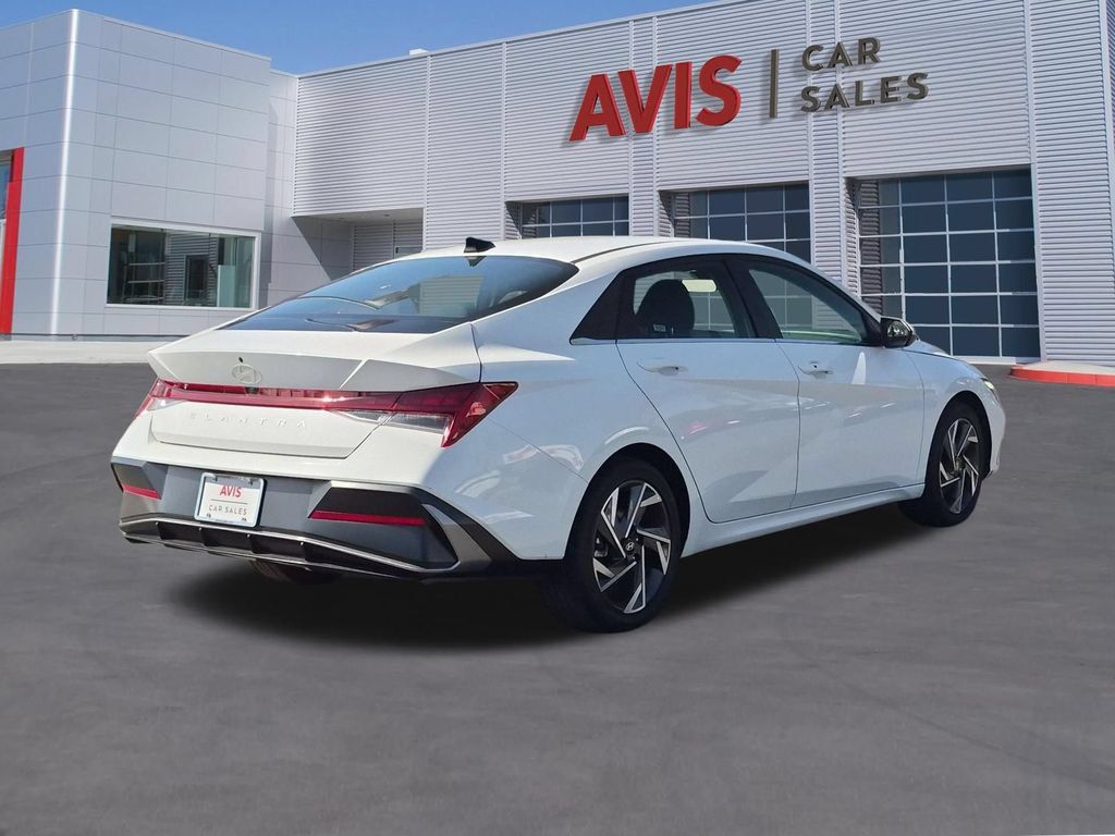 Used 2025 Hyundai Elantra SEL FWD image 6