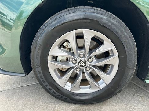 Used 2025 Toyota Sienna LE FWD image 33