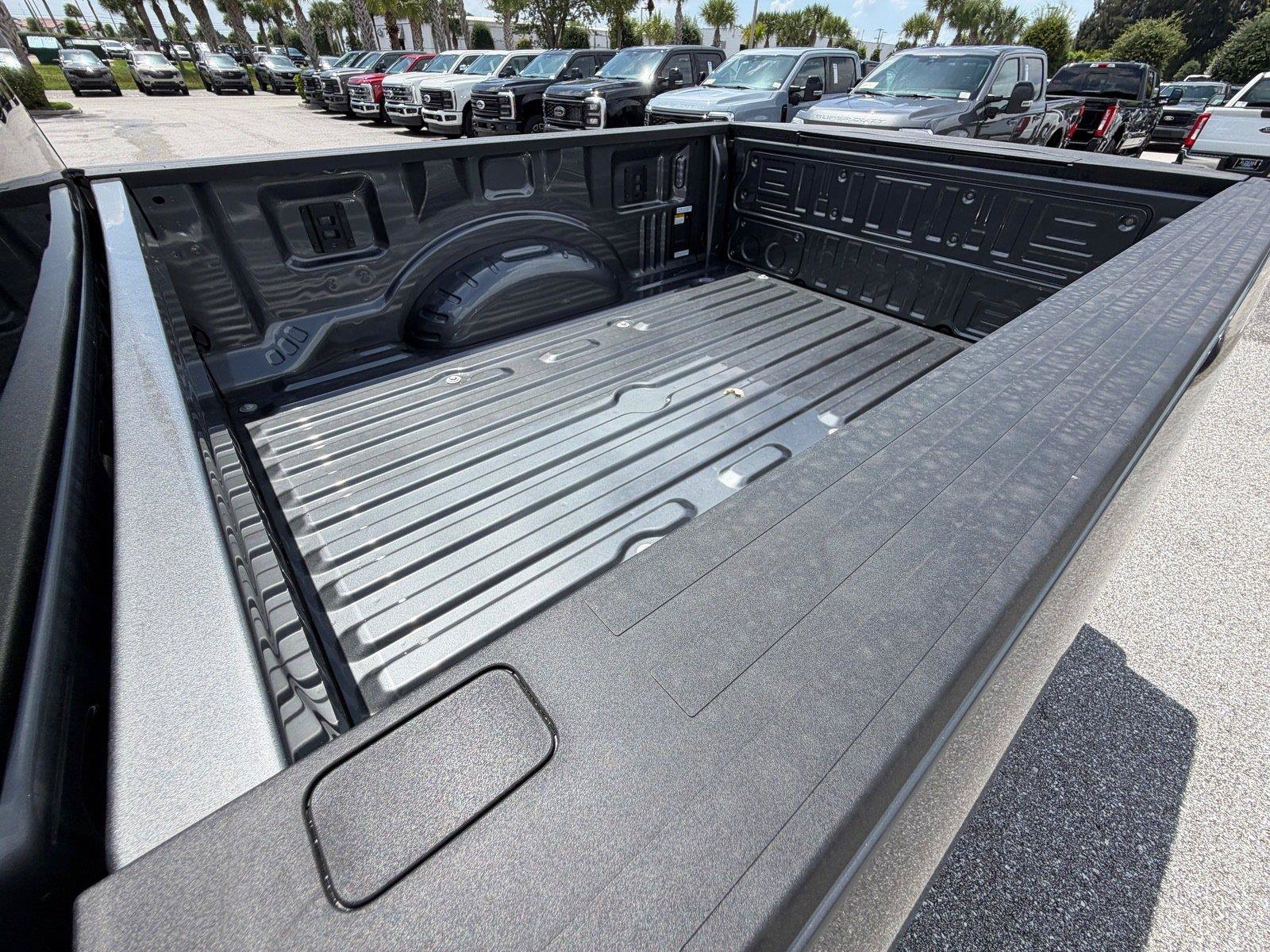 New 2026 Ford F350 Platinum w/ Tremor Off-Road Package AWD/4WD image 10