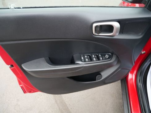 Used 2021 Hyundai Venue SE FWD image 14