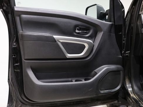 Used 2018 Nissan Titan PRO-4X AWD/4WD image 19