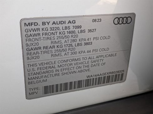 Used 2024 Audi Q8 e-tron Premium image 17