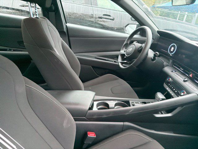Used 2025 Hyundai Elantra SEL FWD image 14