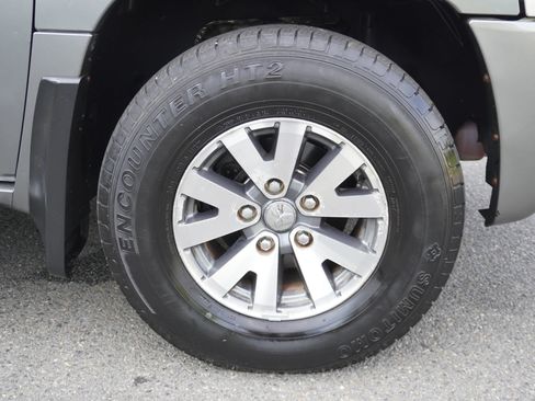 Used 2007 Mitsubishi Raider LS AWD/4WD image 25