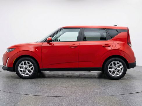 Used 2025 Kia Soul LX w/ LX Technology Package FWD image 5