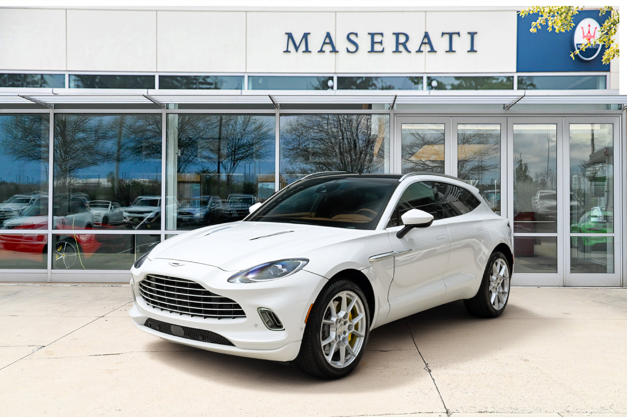 Used 2024 Aston Martin DBX AWD/4WD image 1