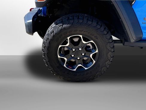 Used 2023 Jeep Wrangler Unlimited Rubicon w/ LED Lighting Group AWD/4WD image 3