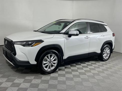 Certified 2023 Toyota Corolla Cross LE w/ Moonroof Package image 2