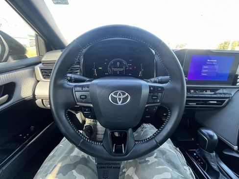 Used 2025 Toyota Camry XSE image 12