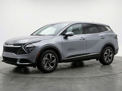 Used 2025 Kia Sportage LX image 3