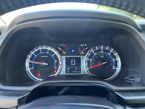 Used 2017 Toyota 4Runner SR5 AWD/4WD image 17