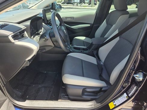 Used 2023 Toyota Corolla LE FWD image 3