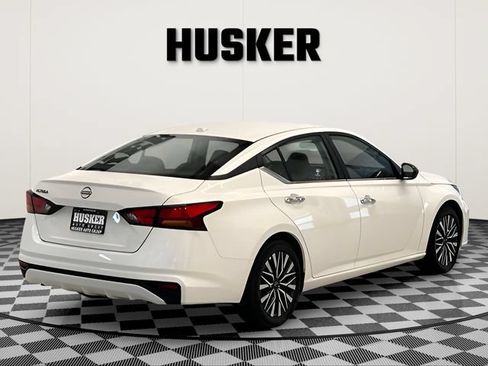 Used 2025 Nissan Altima 2.5 SV FWD image 7
