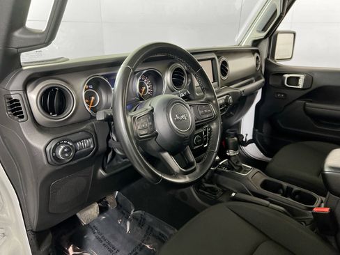 Used 2022 Jeep Gladiator Willys AWD/4WD image 9