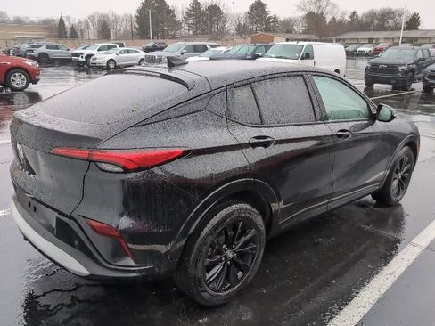 Used 2025 Buick Envista Sport Touring image 2