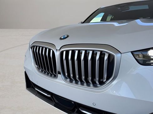 New 2026 BMW X5 xDrive40i w/ Premium Package image 2