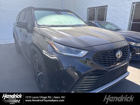 Used 2022 Toyota Highlander XSE image 1