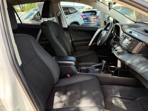 Used 2016 Toyota RAV4 LE AWD/4WD image 18