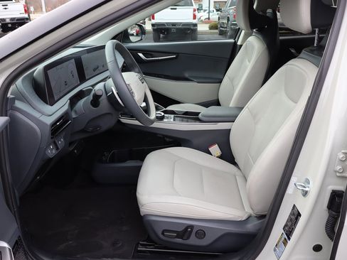 Used 2022 Kia EV6 Wind image 3