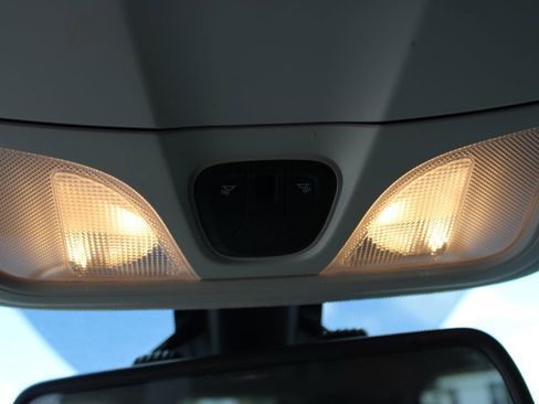 Used 2017 Jeep Cherokee Latitude FWD image 17