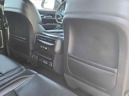 Used 2023 Jeep Wagoneer 4WD image 15