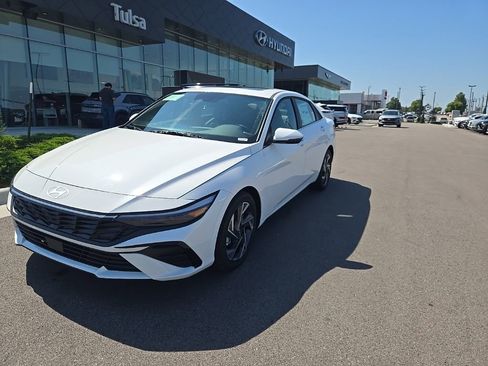 New 2025 Hyundai Elantra Limited image 1