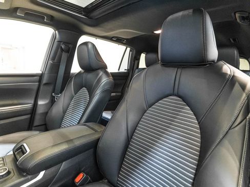 Certified 2025 Toyota Highlander XSE image 4