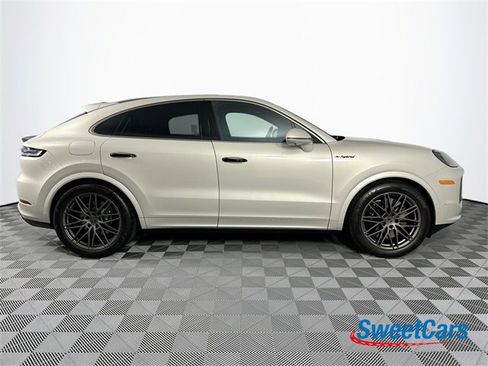 Used 2025 Porsche Cayenne Turbo image 8