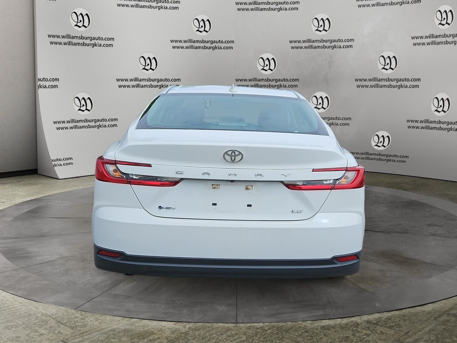 Used 2025 Toyota Camry LE FWD image 4