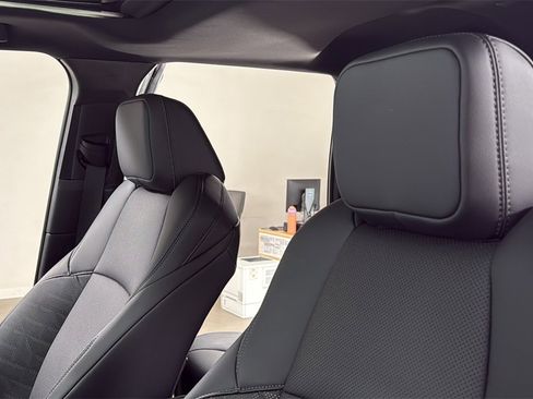 Certified 2025 Toyota Tacoma TRD Off-Road image 13