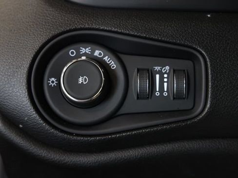 Used 2023 Jeep Renegade Trailhawk w/ Trailhawk Elite Group AWD/4WD image 20