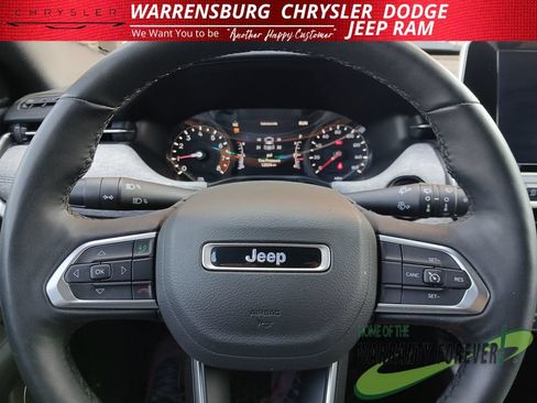 Used 2025 Jeep Compass Latitude w/ Convenience Group AWD/4WD image 21
