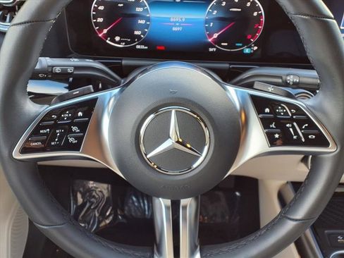 Used 2025 Mercedes-Benz GLA 250 4MATIC image 8