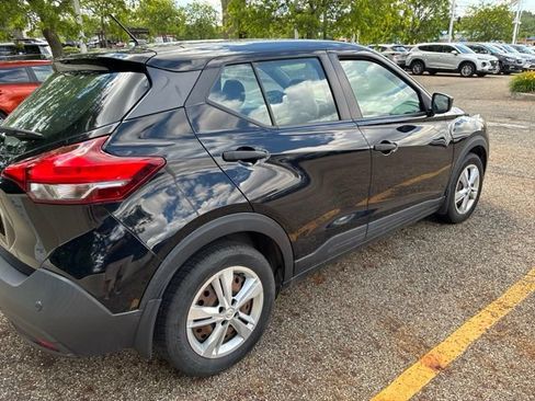 Used 2020 Nissan Kicks S FWD image 4