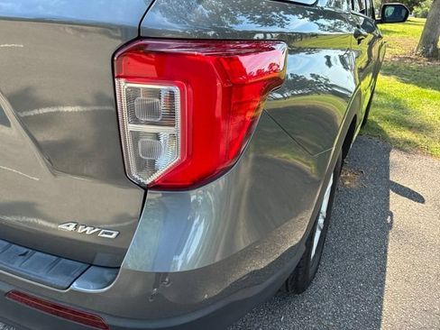 Used 2023 Ford Explorer XLT AWD/4WD image 15